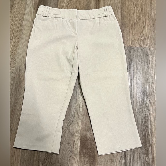 Maurices Khaki Cropped Slacks 9/10 - Picture 1 of 4